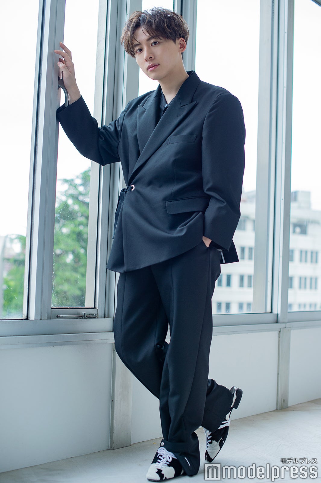 黒髪の工藤大輝（C）モデルプレス