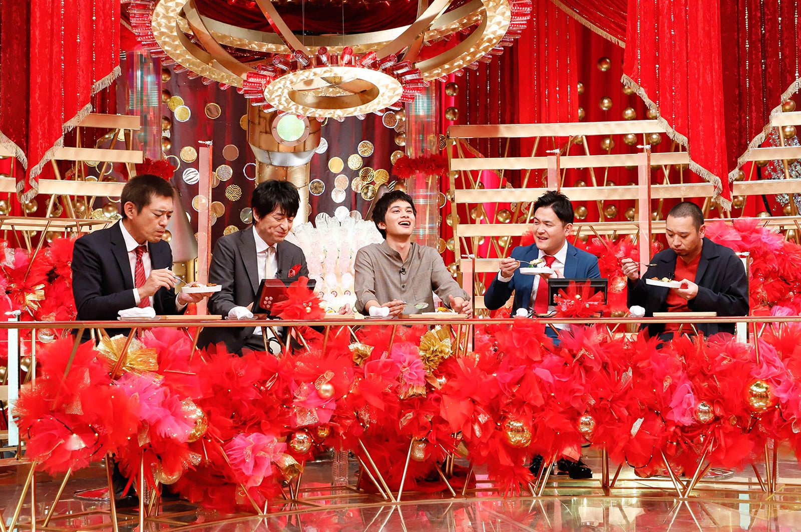 （左から）博多華丸・大吉、北村匠海、千鳥（C）カンテレ