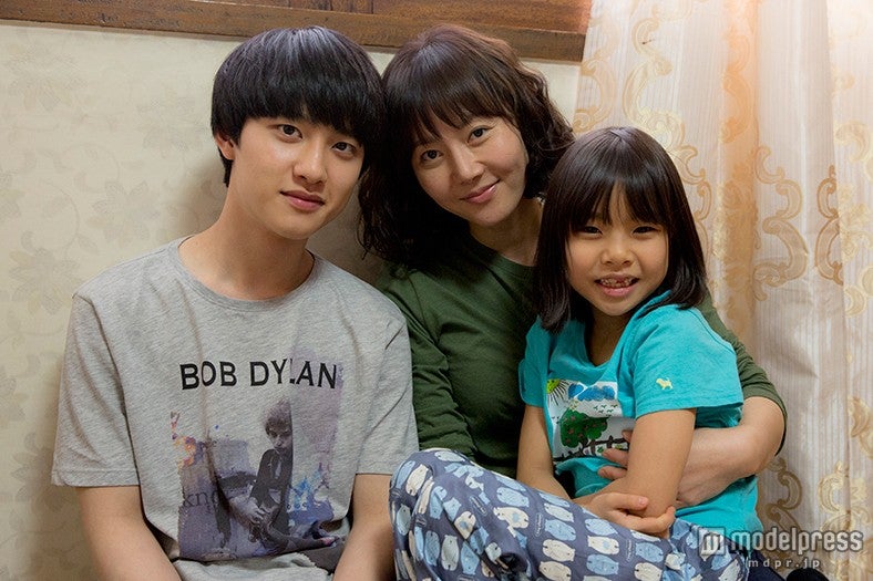 家庭を守る母と幼い妹のために自立しようと奮闘する高校生を演じるD.O.（C）2014 MYUNG FILMS All Rights Reserved.