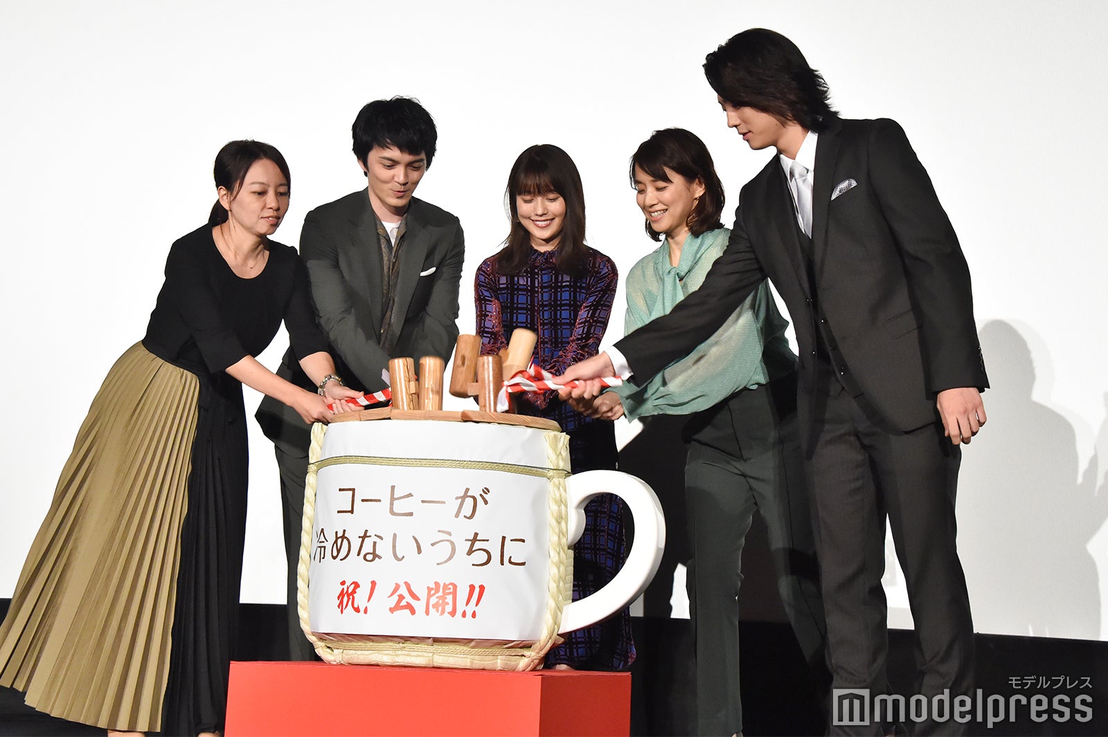 （左から）塚原あゆ子監督、林遣都、有村架純、石田ゆり子、伊藤健太郎 （C）モデルプレス