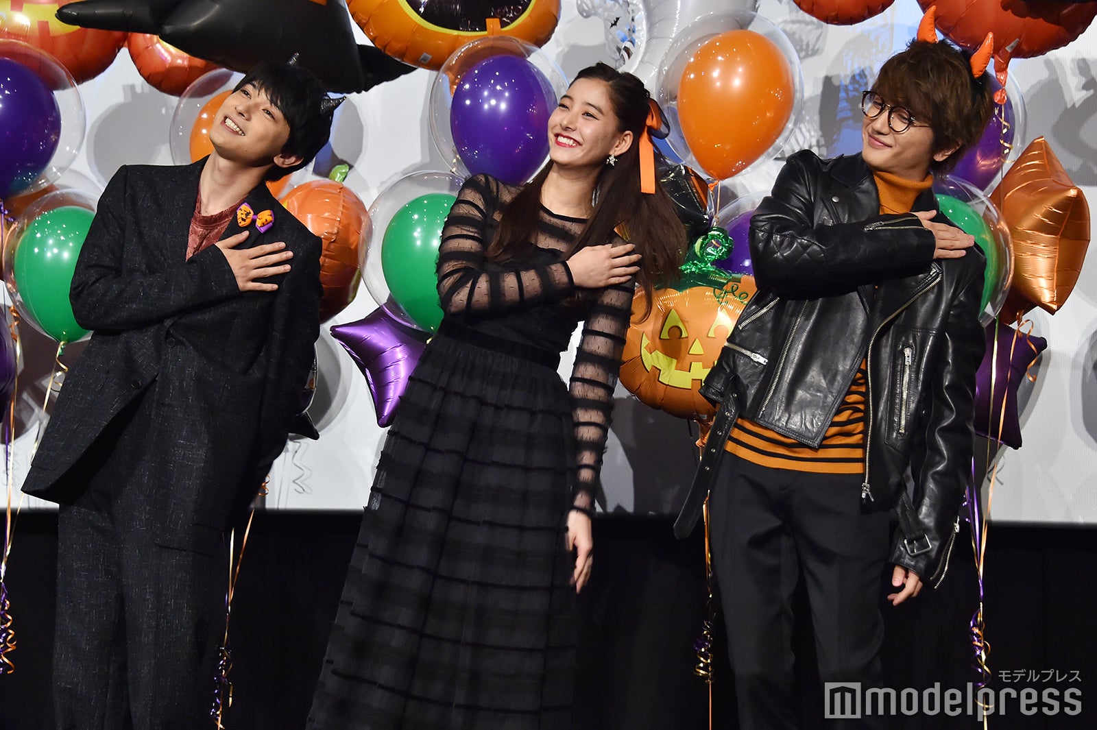 “トリコダンス”を踊った（左から）吉沢亮、新木優子、Nissy （C）モデルプレス