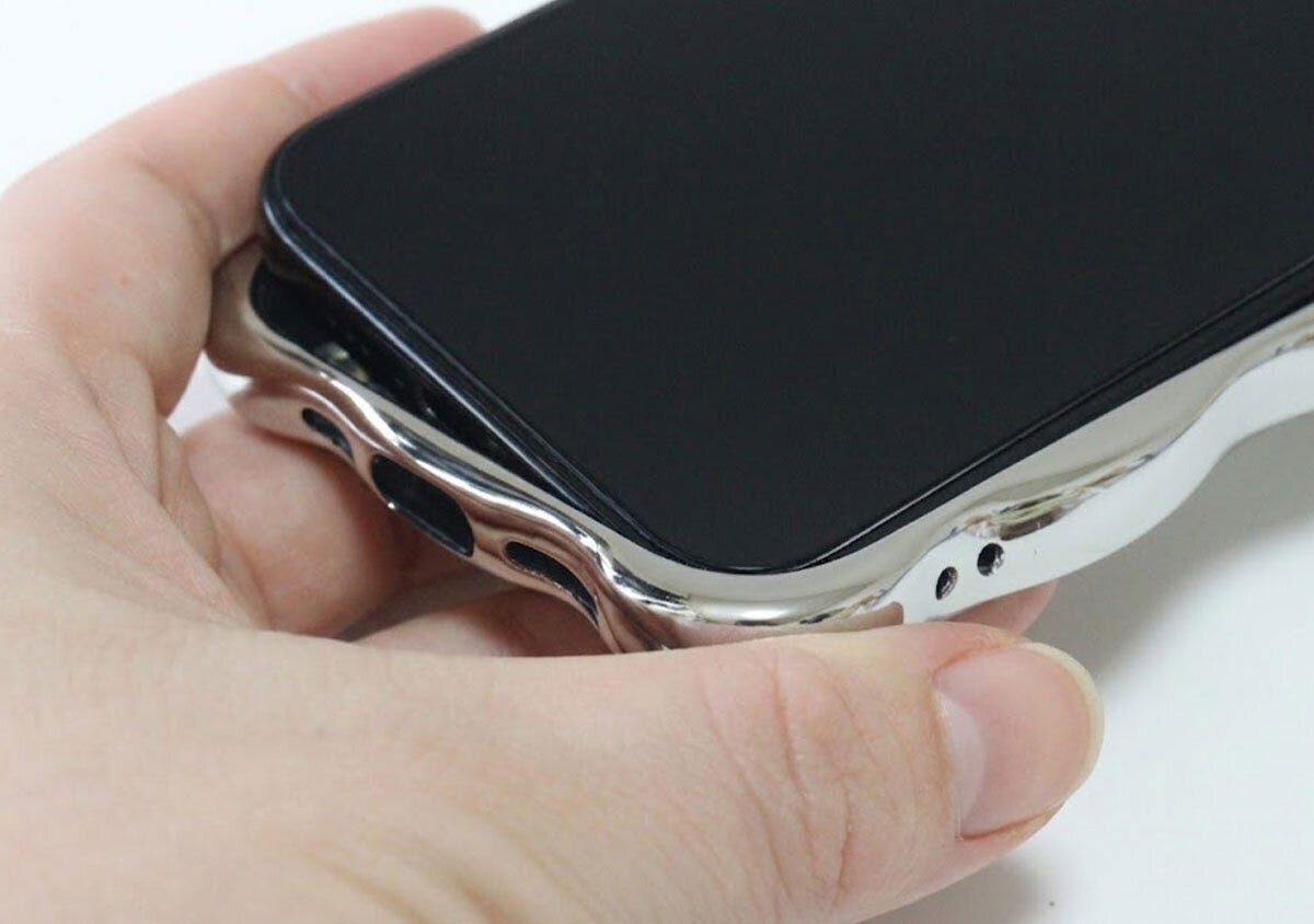 ダイソー　ぽこぽこケース（アイフォーン用、15＆14）　TPU　着脱