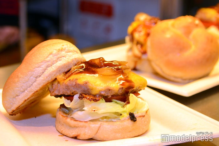 横浜駅東口POST STREET（C）ビューティーガール