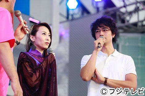 一青窈の「めざましライブ」に出演した斎藤工