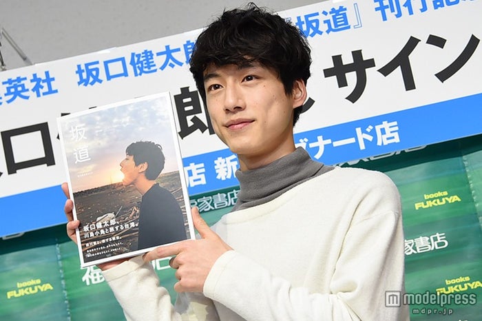 坂口健太郎 波瑠との熱愛報道にコメント モデルプレス