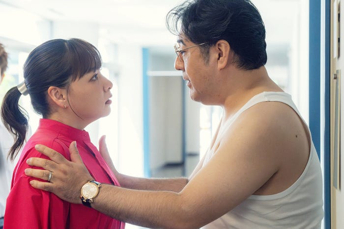 野呂佳代、小手伸也「なんで私が神説教」第7話(C)日本テレビ