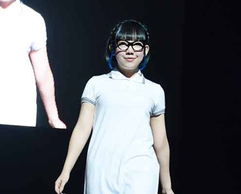 元テラスハウスメンバー、ミニワンピでランウェイに降臨
