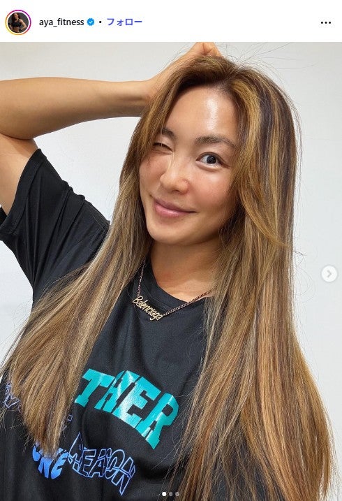 第1子妊娠のカリスマトレーナーAYA「腰周りのサイズがドカンと上がって」2サイズアップのマタニティファッション披露「オシャレ」「かっこいい」の声