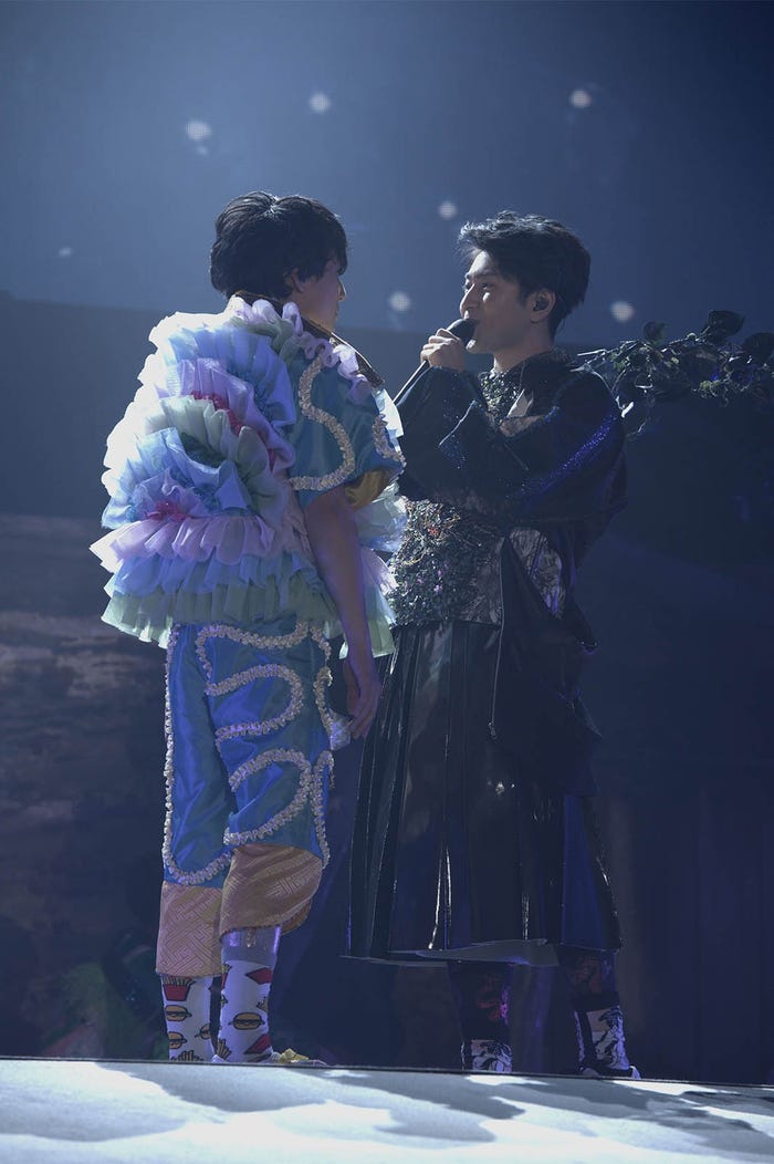 超特急/「BULLET TRAIN CHRISTMAS ONEMAN SHOW 2016 愛す。in Wonder Land 」より(写真提供:SDR)