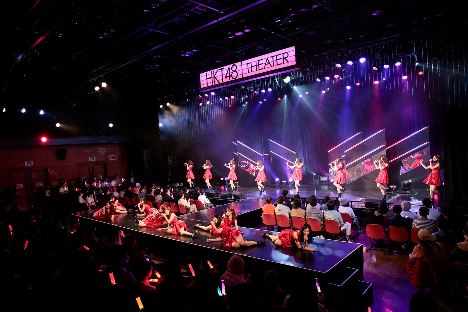 HKT48ひまわり組「誘惑のガーター」公演（C）AKS