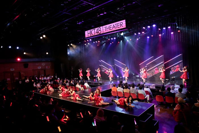 HKT48ひまわり組「誘惑のガーター」公演(C)AKS