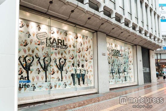 一面カールのイラストになった西武渋谷店