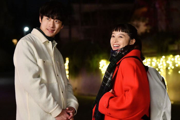 坂口健太郎、清野菜名/「婚姻届に判を捺しただけですが」最終話より(C)TBS