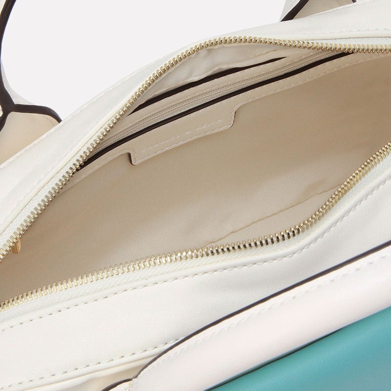 デュオトーンハンドバッグ「CHARLES & KEITH」6,210円（税込）／画像提供：CHARLES & KEITH OFFICIAL ONLINE STORE