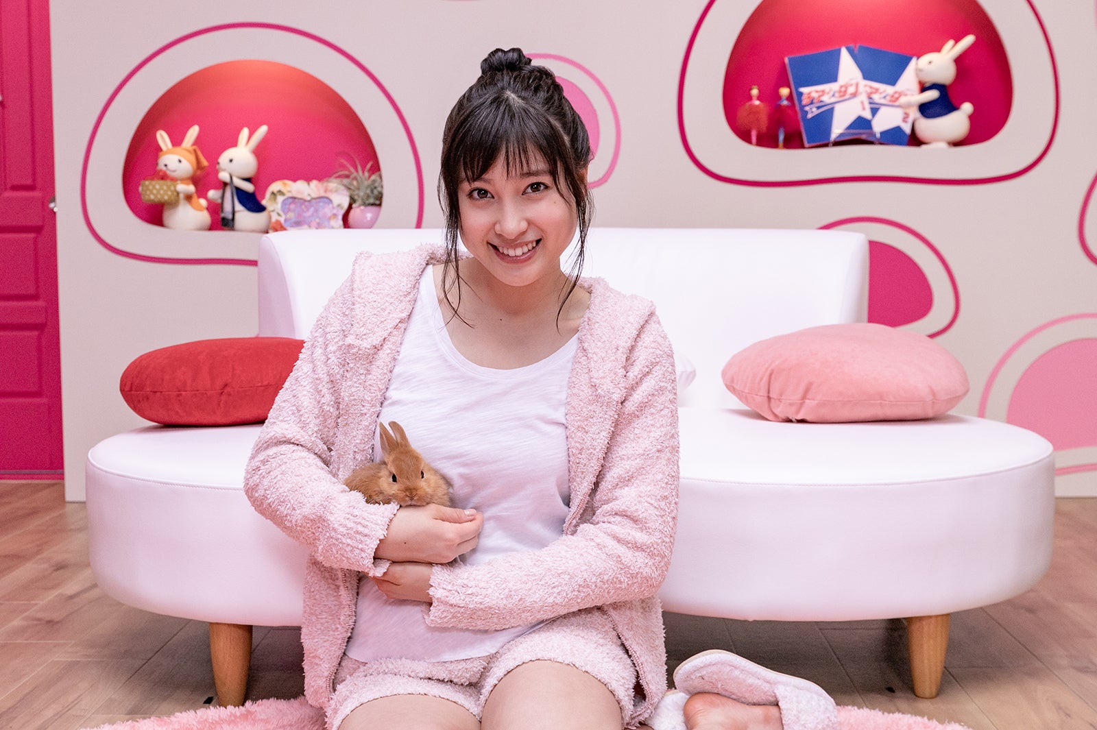 土屋太鳳、部屋着姿でリラックス “共演者”に見惚れる