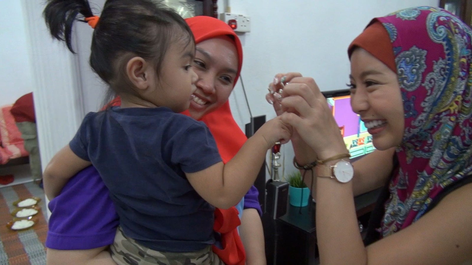 子ども好きのかにゃ／「あいのり：Asian Journey」第19話より（C）フジテレビ