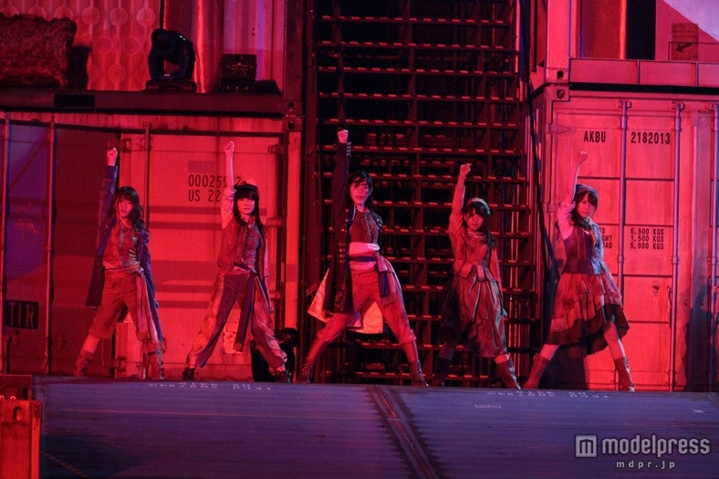 「AKB48 2013真夏のドームツアー～まだまだ、やらなきゃいけないことがある～」福岡公演1日目より（C）AKS