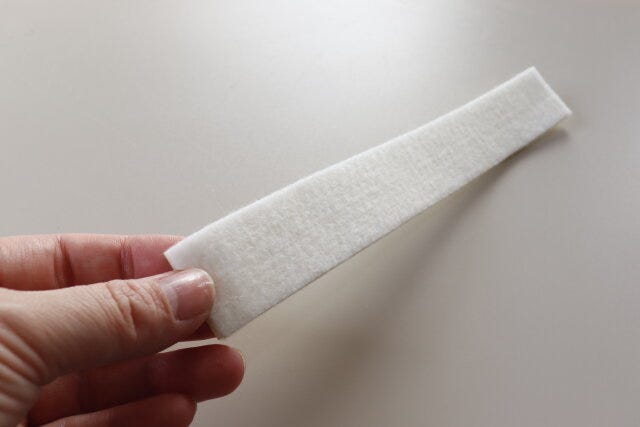 片手　シール　剥離