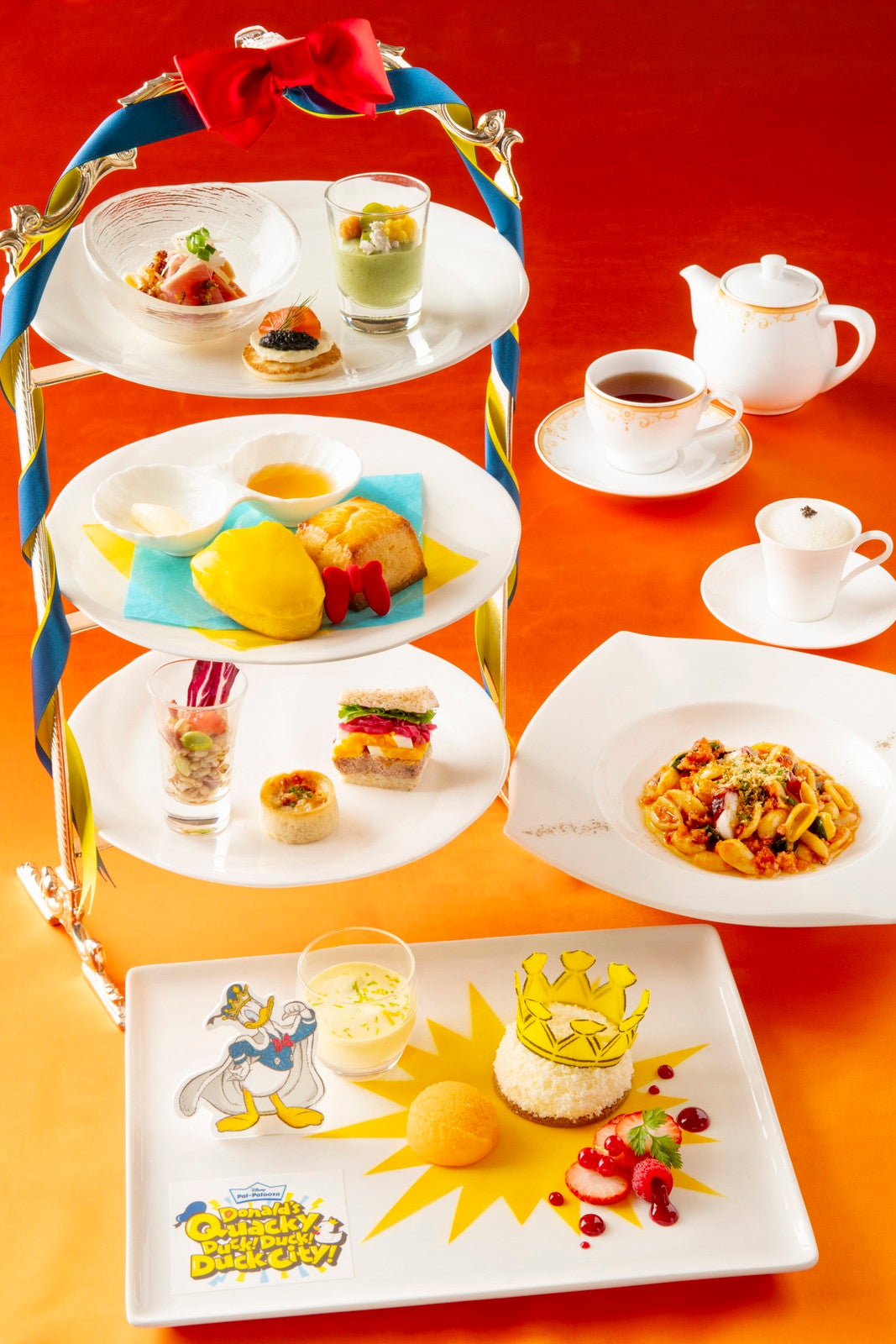 「ドリーマーズ・ラウンジ」（ロビーラウンジ） ディズニー・パルパルーザ “ドナルドのクワッキー・ダック！ダック！ダックシティ！” スペシャルセット （C）Disney