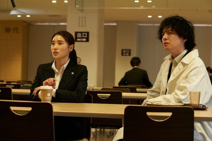 土屋太鳳、生田斗真「警部補ダイマジン」第5話より(C)テレビ朝日