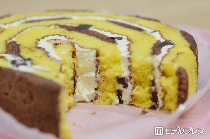 ピカチュウのロールケーキ(チョコバナナ)(C)モデルプレス