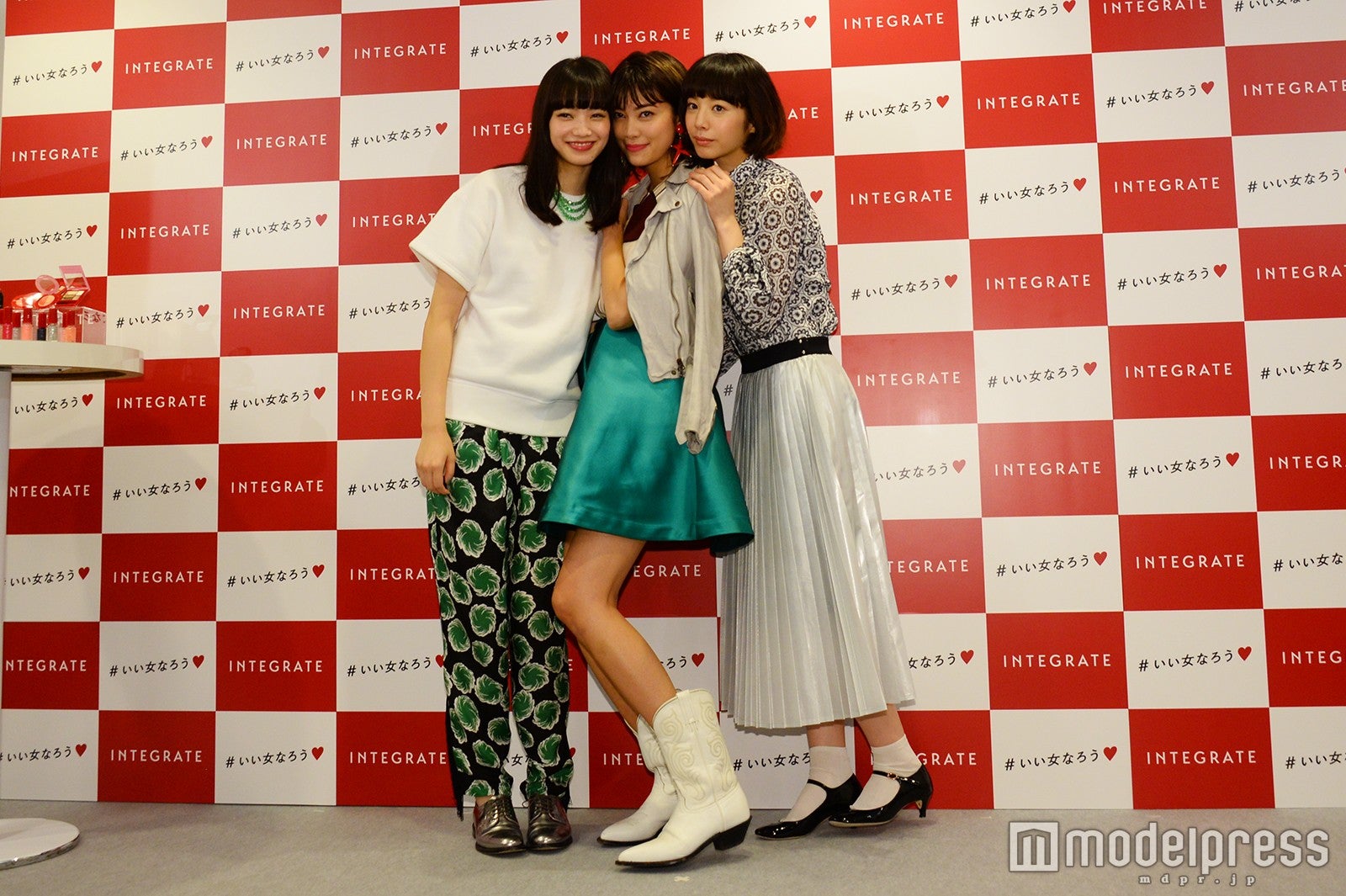 （左から）小松菜奈、森星、夏帆（C）モデルプレス