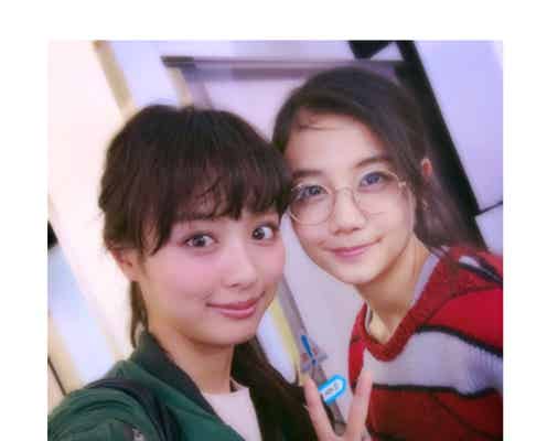 清水富美加&内田理央“仮面ライダーヒロイン”共演で特撮ファン歓喜「大人になったね」