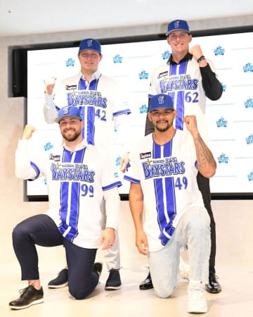 身長2m超のDeNA新助っ人・レイノルズ 長身から投げ下ろす剛速球武器も「天井によく頭をぶつける」