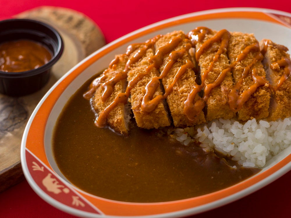 ハングリーベア・レストラン／ポークカツカレー¥990（C）Disney