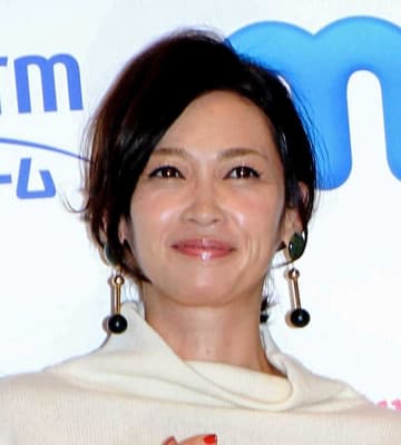 シンママ女優 娘が小学校卒業、周囲に感謝 グレーの制服姿に「後ろ姿小学生に見えない」の声も 元夫は芸能人、母は有名歌手