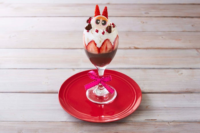 ブロッサムのイチゴリボンチョコプリン980円(税抜)(C)Cartoon Network.