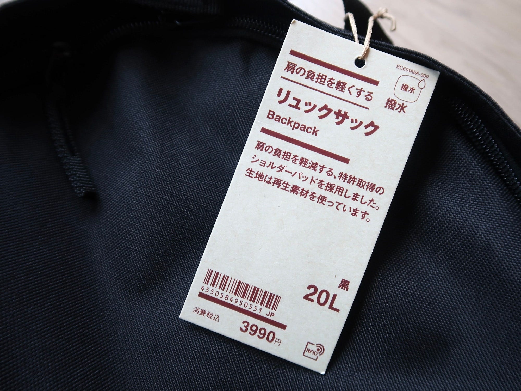 撥水加工がされていて、自転車ユーザーにもうれしい！