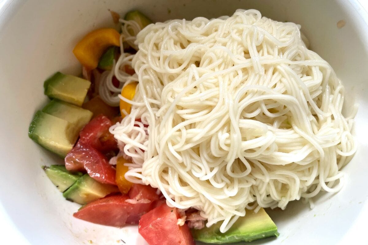 夏野菜とツナのクレイジーそうめん