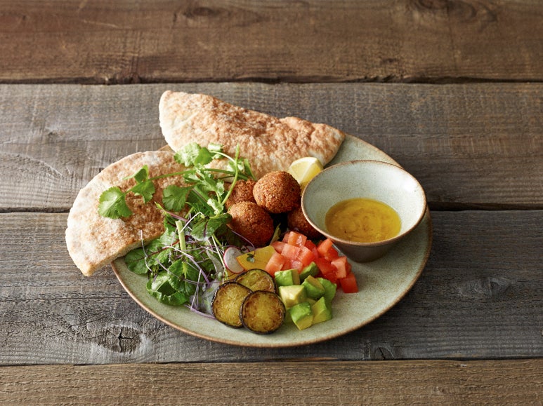 10種類野菜のファラフェルサンド ￥1,400（税抜） 