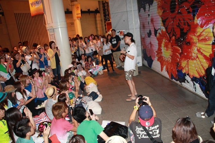 ハジ が地元仙台でゲリラライブを開催 好調シングル収録のアルバムのプレオーダーも開始 モデルプレス