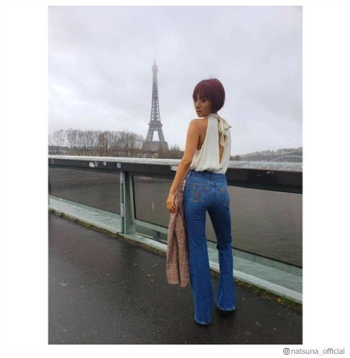 夏菜、パリで”美背中ちらり”ショット「かっこいい」の声