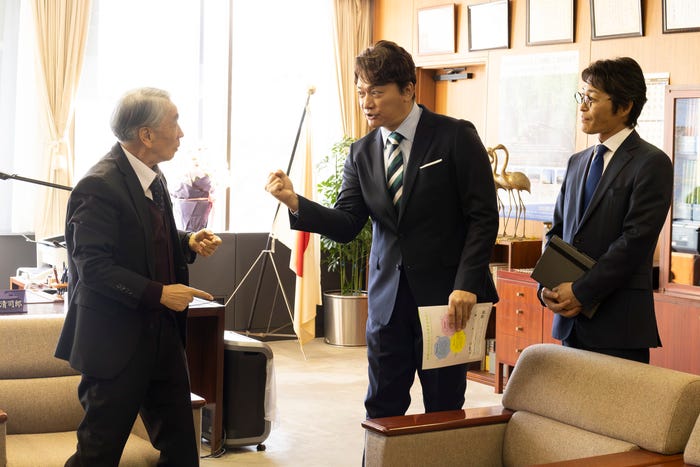 堺正章、香取慎吾、安田顕(C)フジテレビ