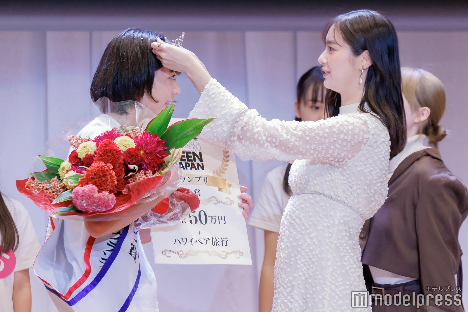 増田有沙、新川優愛（C）モデルプレス