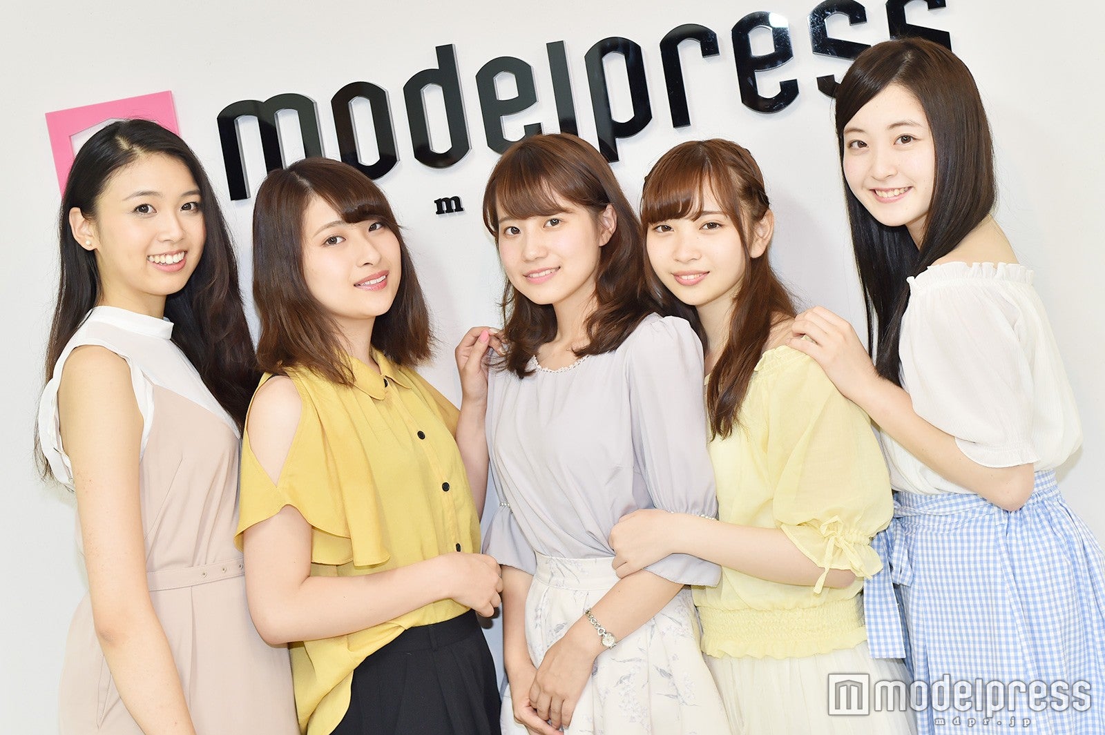 「ミス実践コンテスト2016」ファイナリスト／左から：小倉日南子さん、川井寧々さん、郷田さくらさん、重永成美さん、増子真緒さん（C）モデルプレス