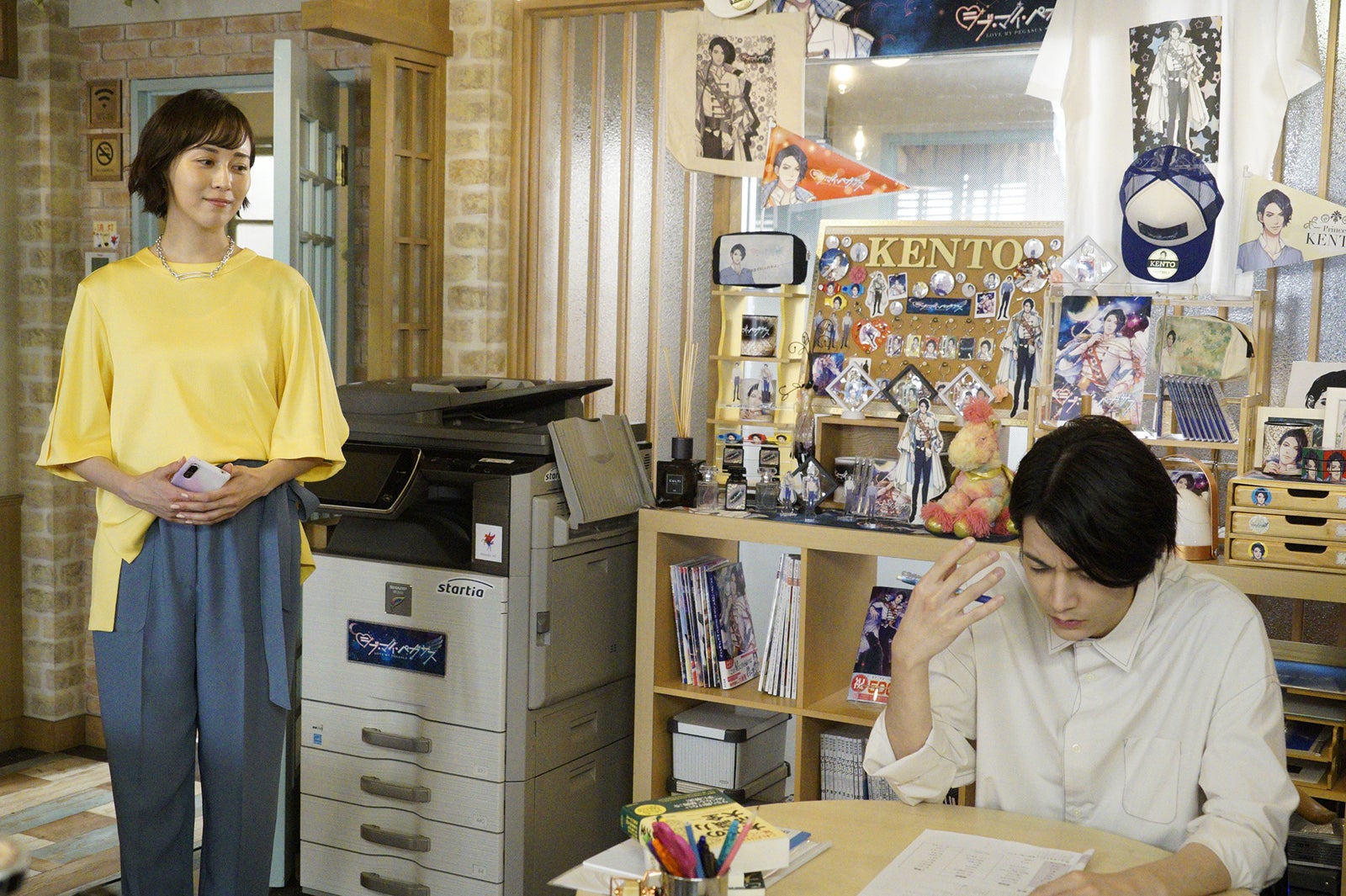 比嘉愛未、渡邊圭祐 「推しの王子様」第2話より（C）フジテレビ