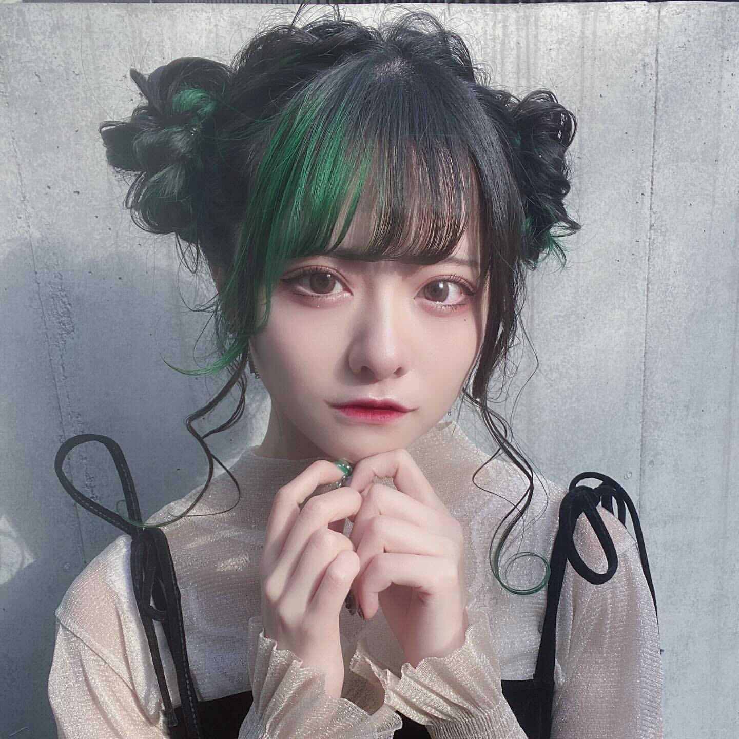 TikToker・ゆら猫（夏目ゆら）とは？「ジャにのちゃんねる」に登場 “左右非対称顔”でも話題に