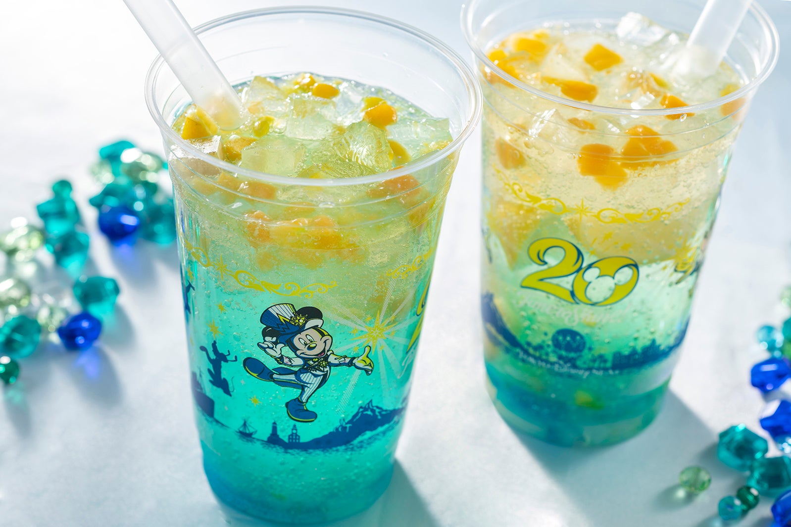 スパークリングドリンク（レモン＆ジンジャー）、スーベニアタンブラー付き／1杯1,500円（C）Disney