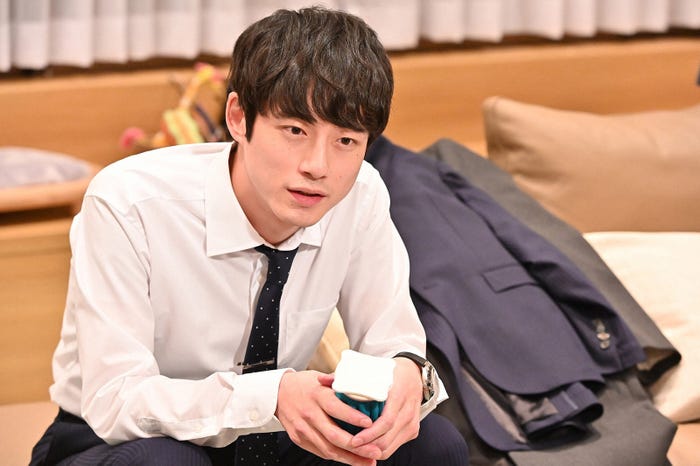 坂口健太郎/「婚姻届に判を捺しただけですが」第8話より(C)TBS