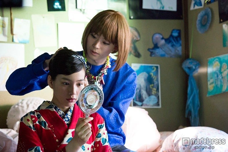 菅田将暉（右）の“女装美男子”ぶりにも注目（C）2014『海月姫』製作委員会（C）東村アキコ／講談社