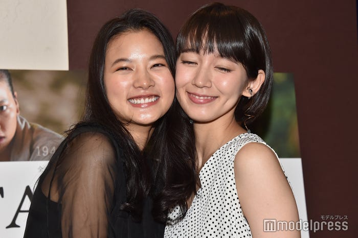 織田梨沙、吉岡里帆 (C)モデルプレス