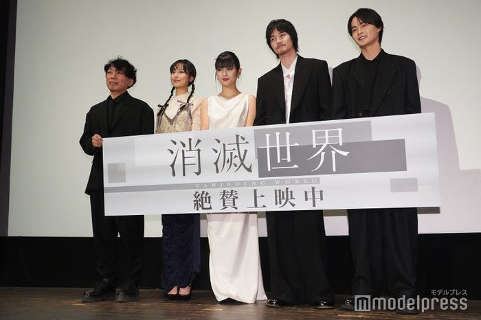 (左から)川村誠監督、恒松祐里、蒔田彩珠、栁俊太郎、結木滉星(C)モデルプレス