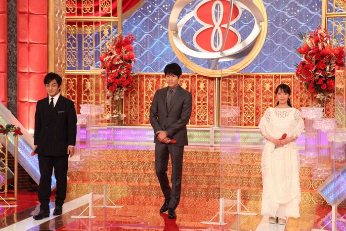 (左から)片岡愛之助、鈴木亮平、吉岡里帆 (C)フジテレビ