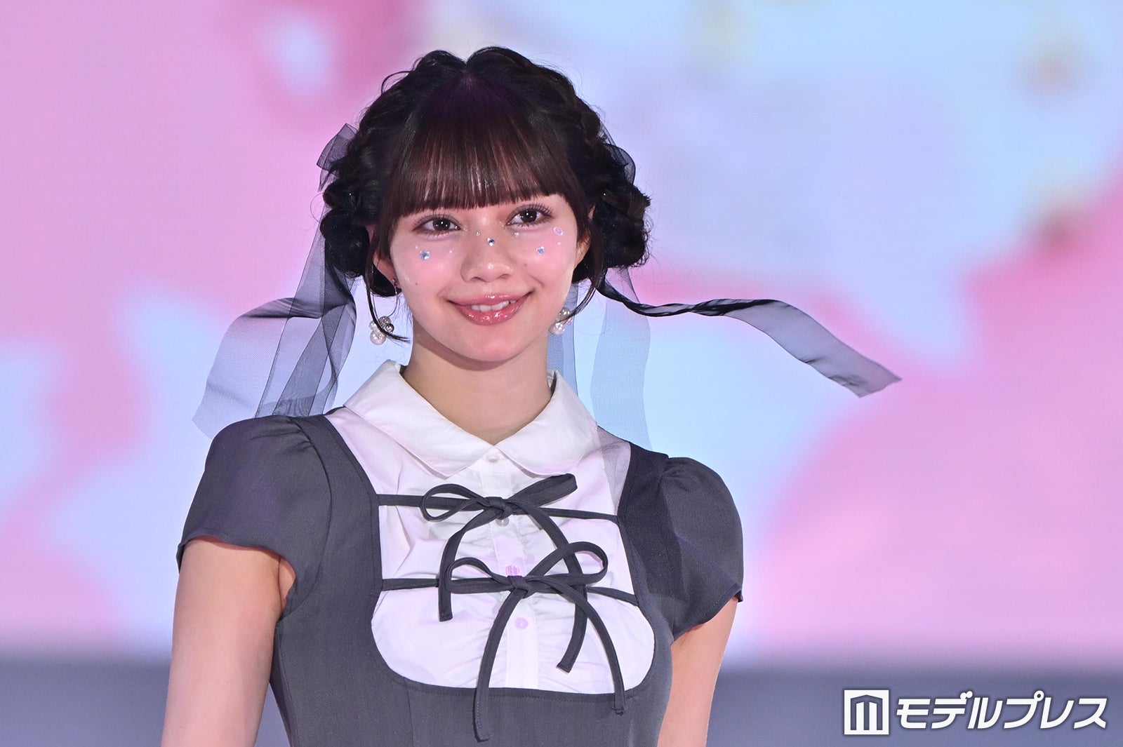 CANDY TUNE南なつ、フェイスシール姿がキュート【ガルアワ2026SS】