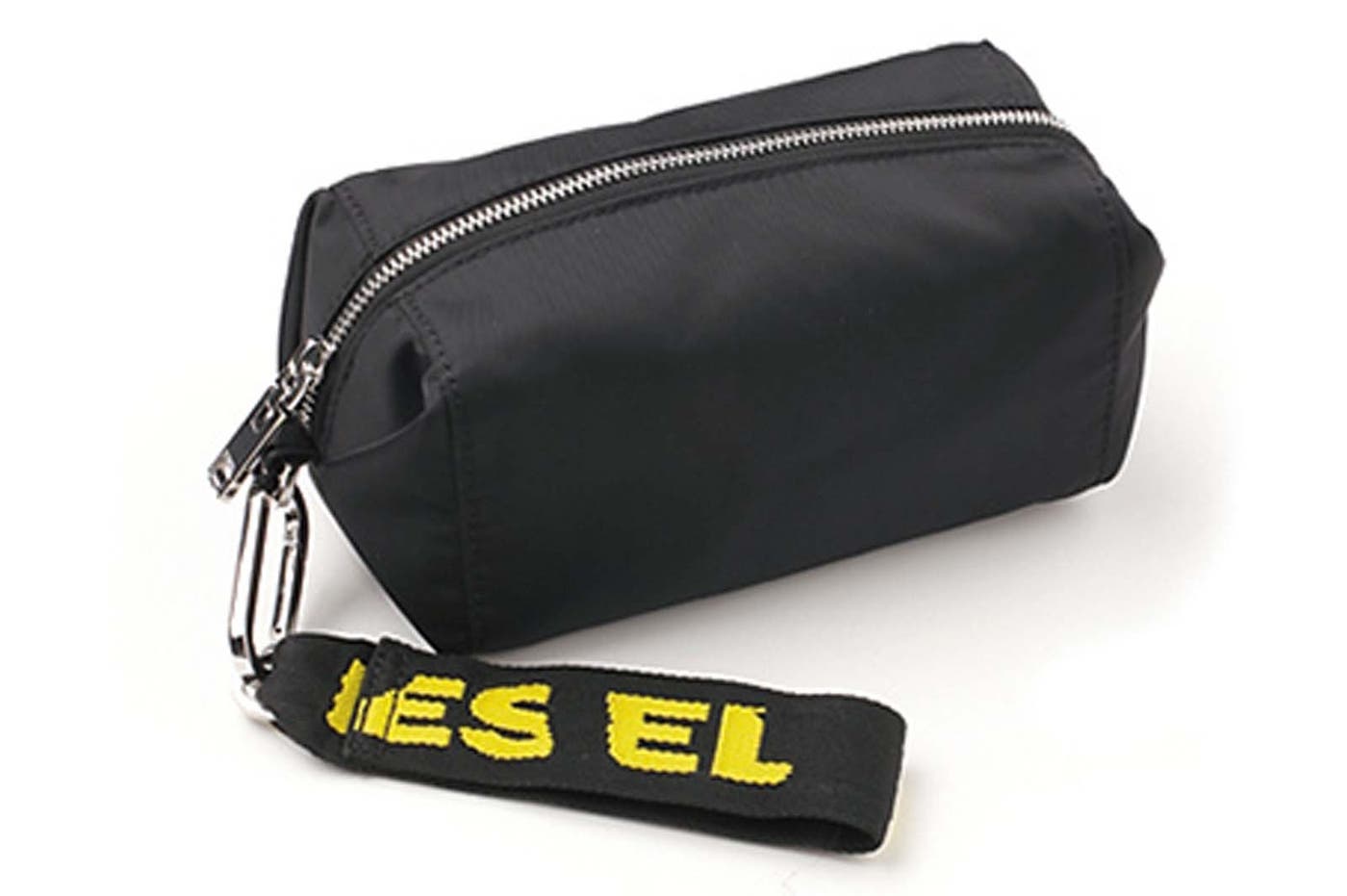 ロゴポーチ¥9,800/DIESEL JAPAN(DIESEL)