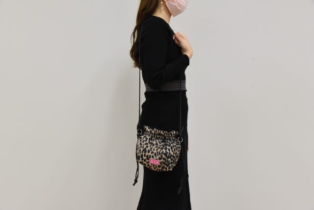 ムック本　ムック　付録　人気　おすすめ　オススメ　宝島社　宝島　レビュー　便利　優秀　当たり　AYAKO　安西こずえ　バッグ　巾着バッグ　ドローストリングバッグ　ショルダーバッグ